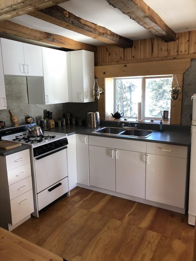 Vines And Puppies Hideaway Bed & Breakfast Jade City ภายนอก รูปภาพ