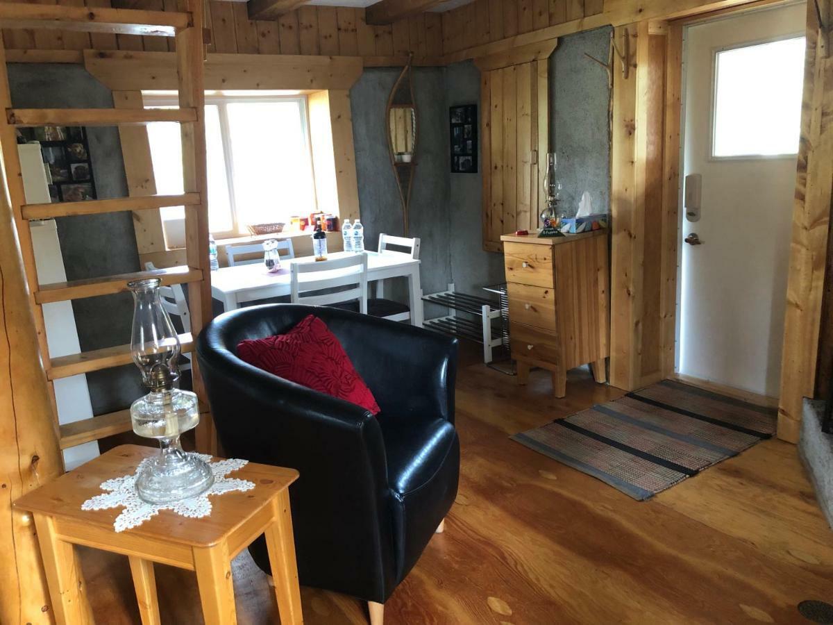 Vines And Puppies Hideaway Bed & Breakfast Jade City ภายนอก รูปภาพ